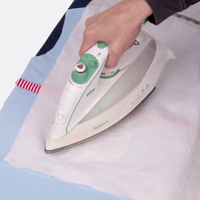 Applikation Vliesofix mit feuchtem Tuch aufbügeln