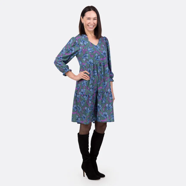 Schnittmuster Damenkleid mit Puffärmel Kragen Rüsche nähen