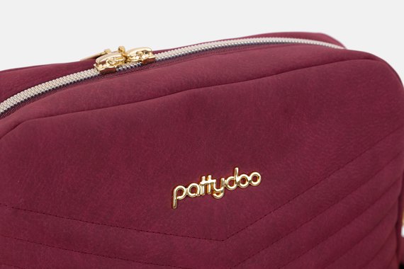 Schnittmuster Handtasche pattydoo Logo Gold rotes Wildleder